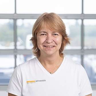 Katja van der Veen_hoffmann automobile_Aesch